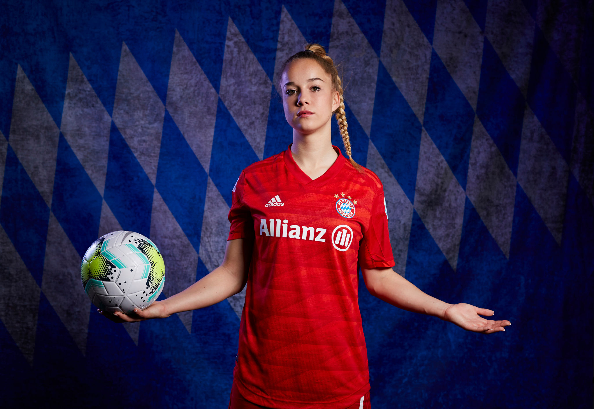 Download FC Bayern Munich (Women) Giulia Gwinn Sports HD Wallpaper