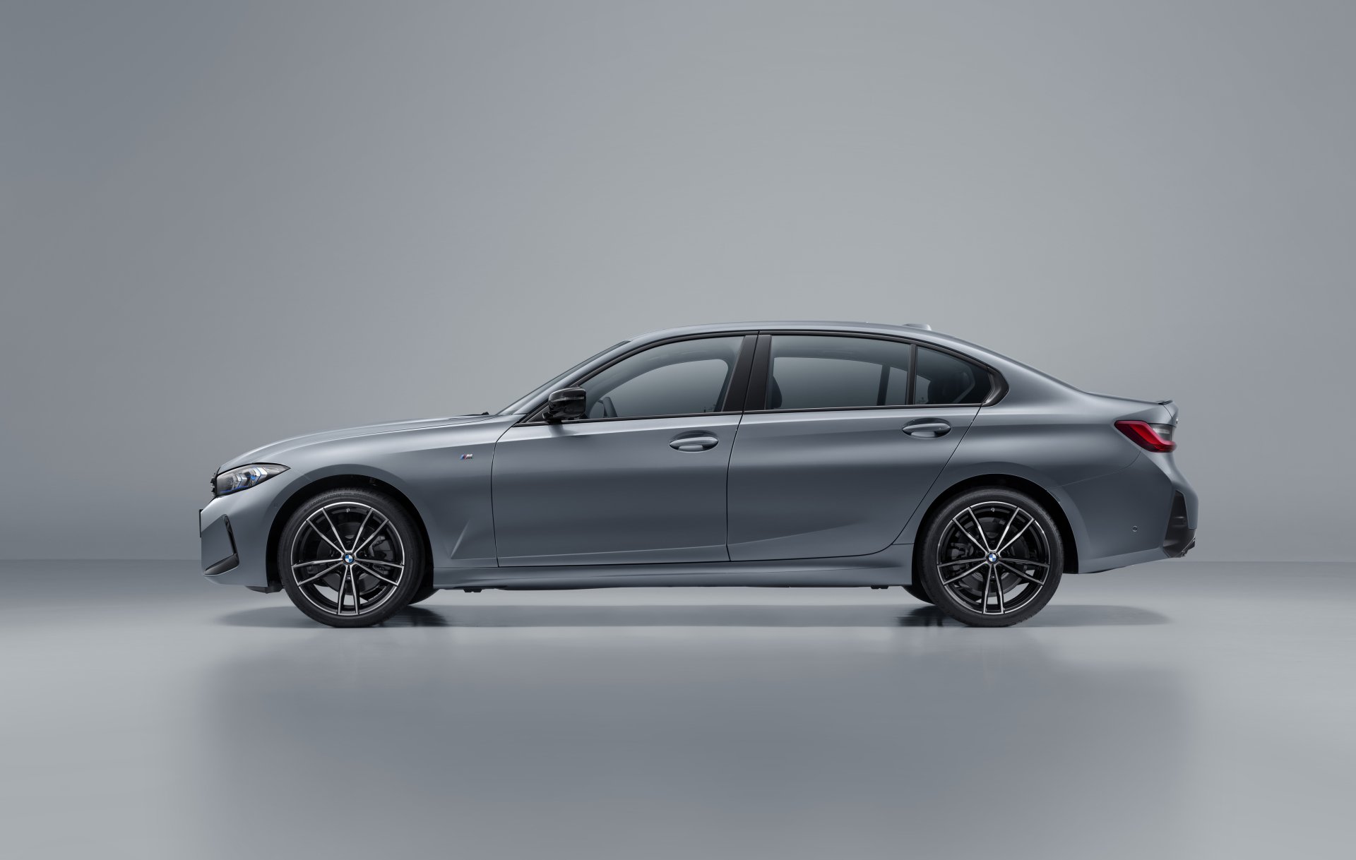 Download Vehicle BMW 330i 4k Ultra HD Wallpaper