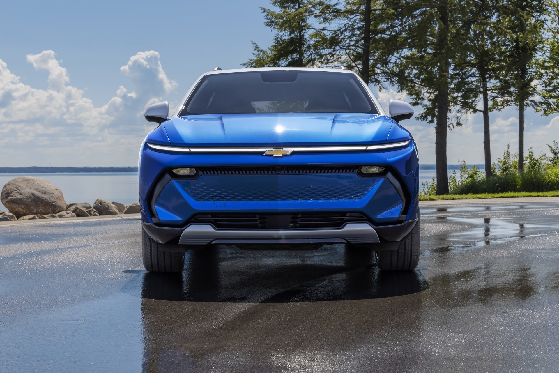 Download Vehicle Chevrolet Equinox EV 4k Ultra HD Wallpaper