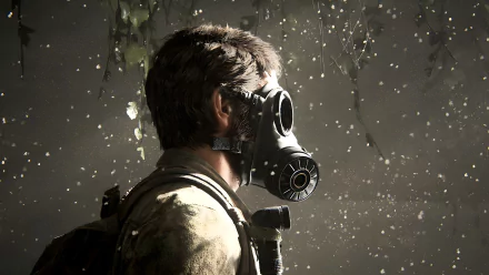 Joel from The Last of Us in a gas mask, profile shot with backpack and drifting dust in moody light — 5K Ultra HD PC desktop wallpaper from The Last of Us Part I.