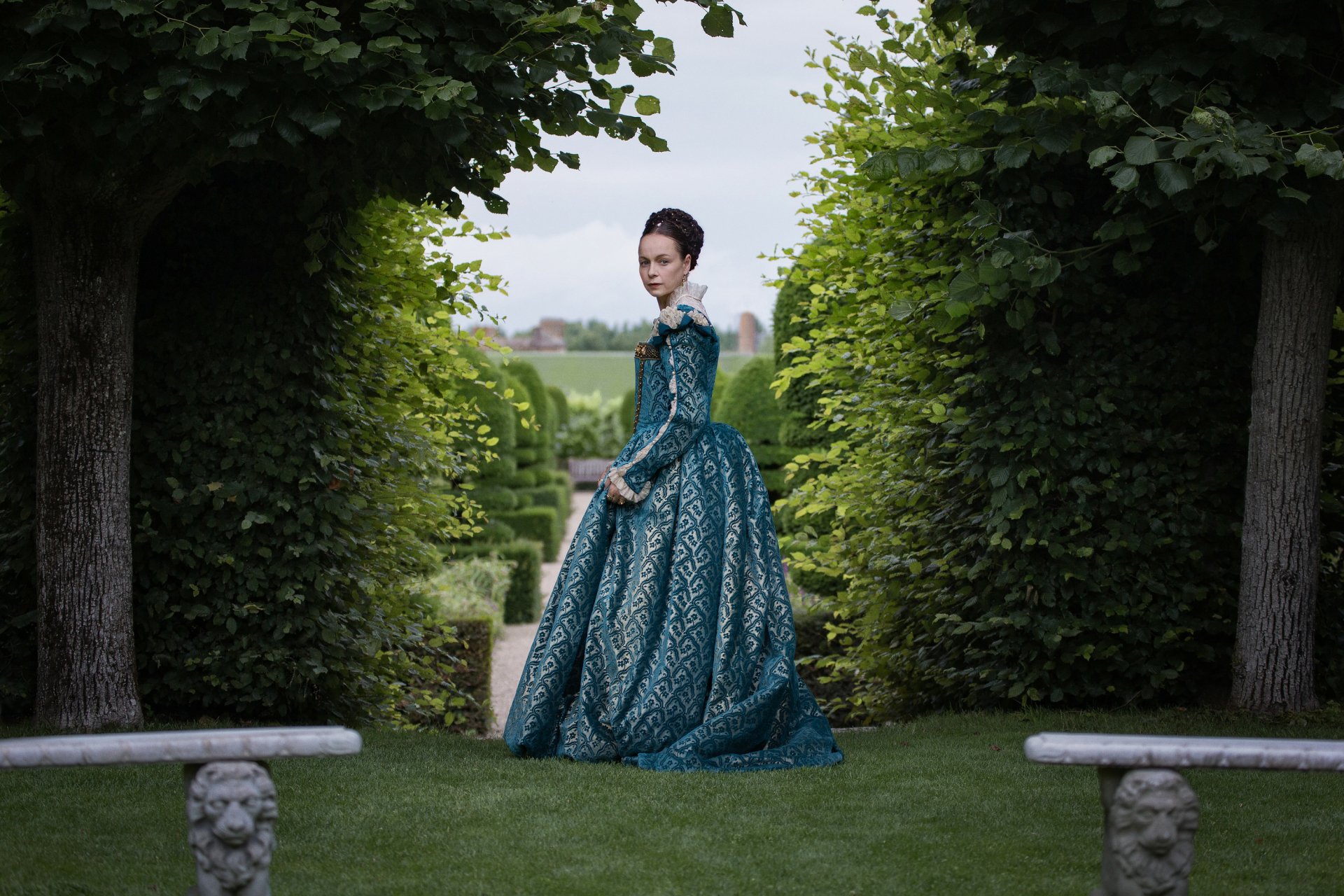 Download TV Show The Serpent Queen HD Wallpaper