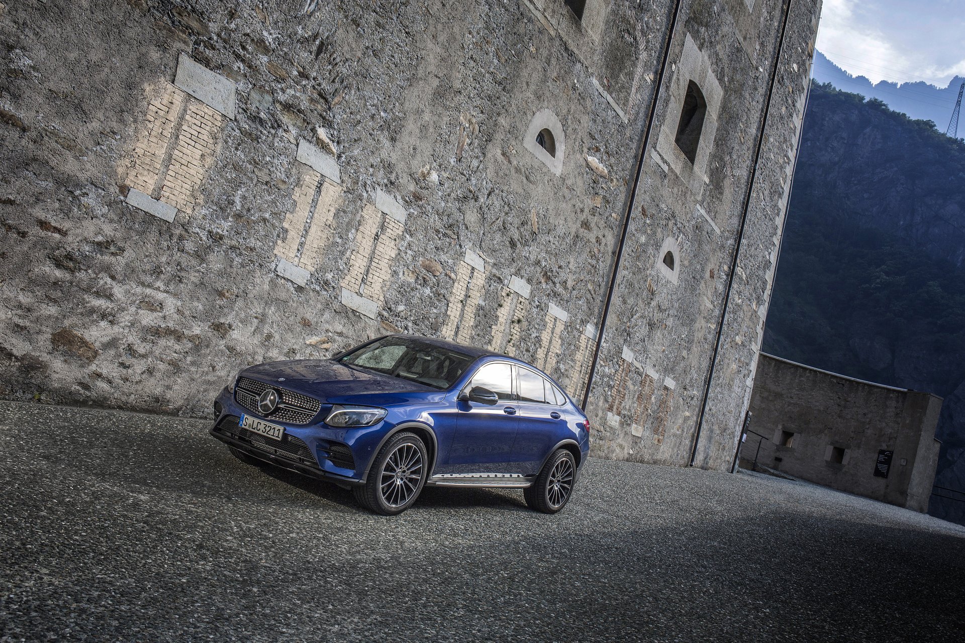 Download Vehicle Mercedes-Benz GLC-Class 4k Ultra HD Wallpaper