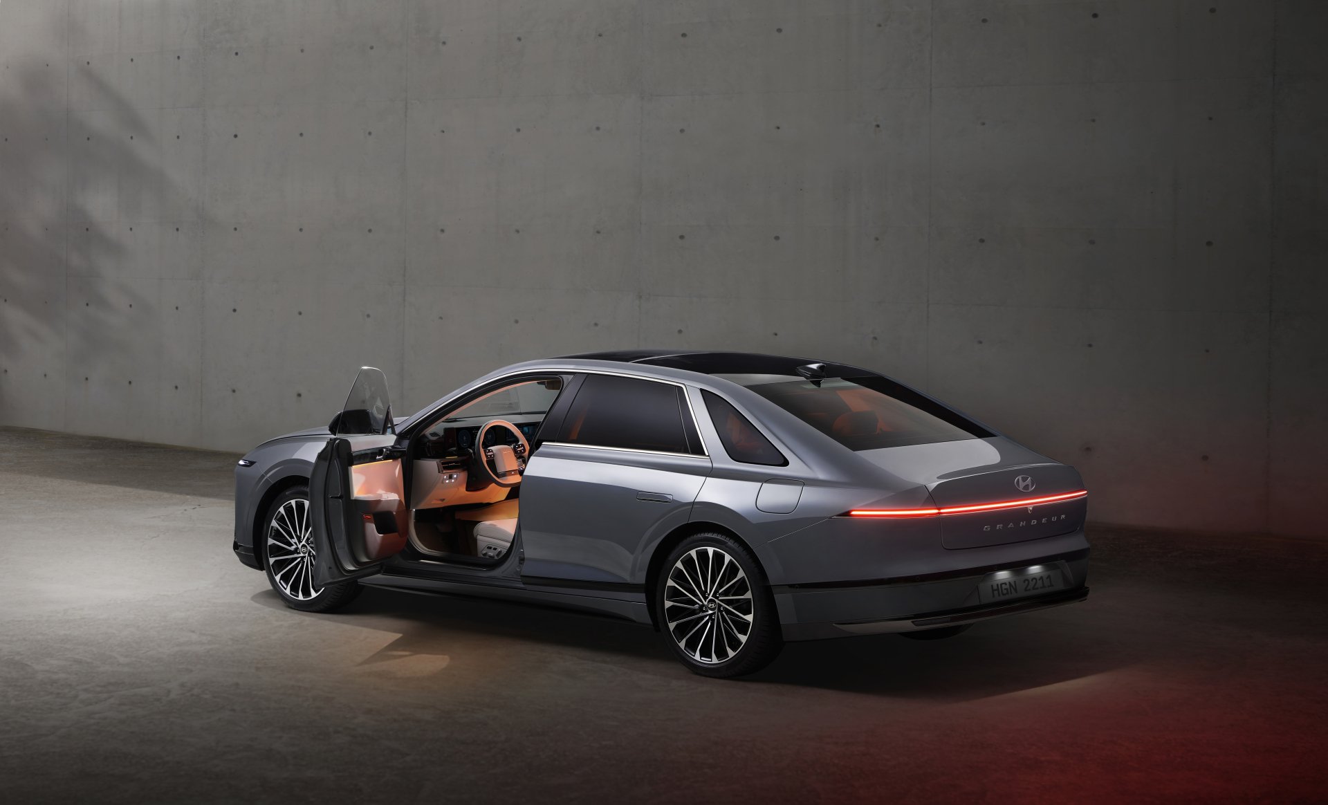 Download Vehicle Hyundai Grandeur 8k Ultra HD Wallpaper