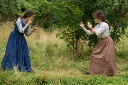  Millie Bobby Brown &amp; Helena Bonham Carter