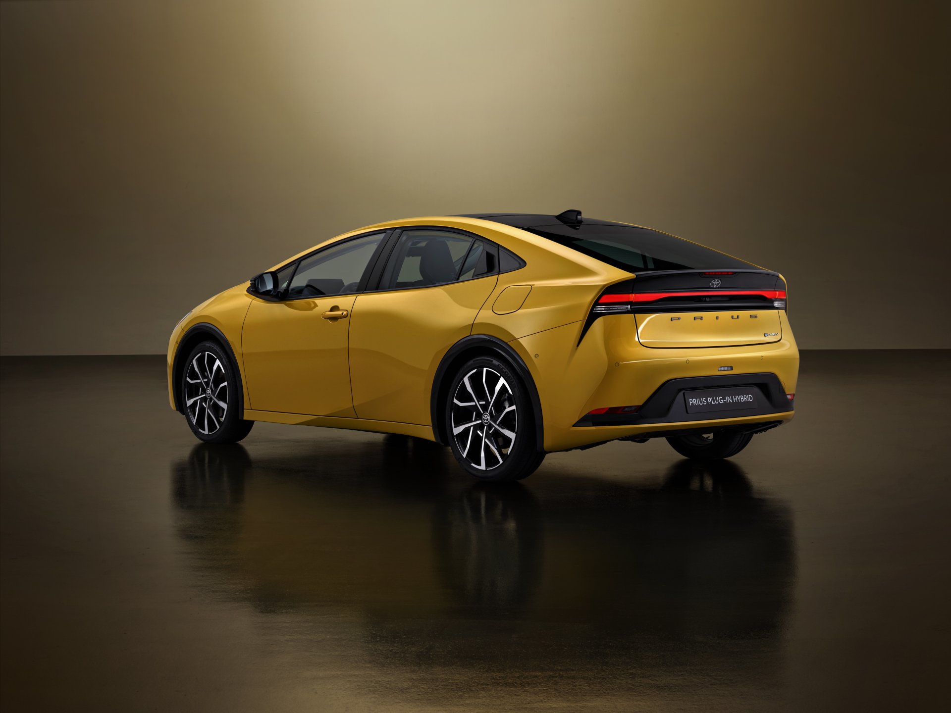 4к prius 2023 картинки высокого. Toyota prius 2023. Toyota yaris 2023. тойота приус гибрид 2023. новая тойота королла 2023.