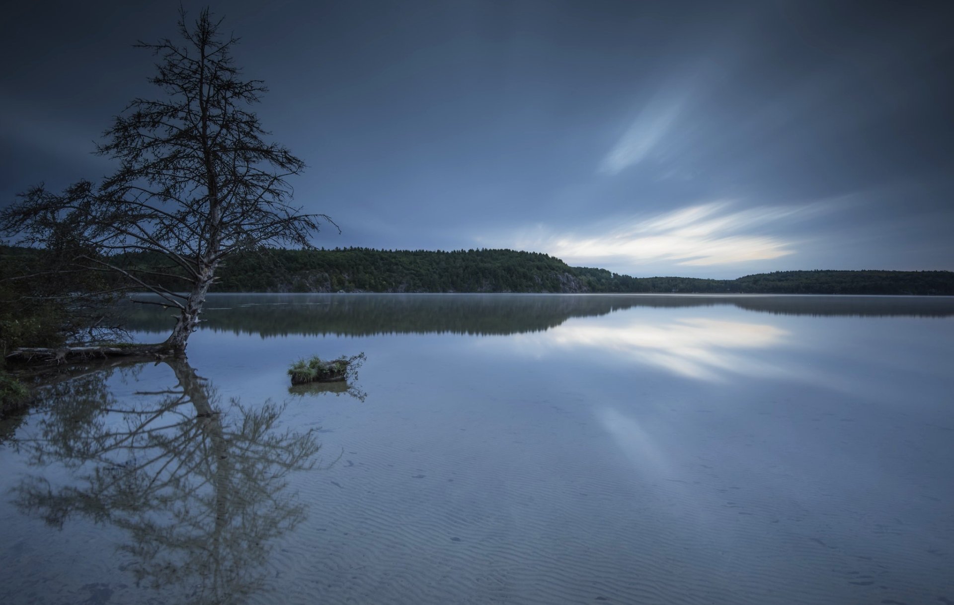 Serene Nature Reflections: HD Lake Wallpaper | 2048x1300 | Wallpaper Abyss