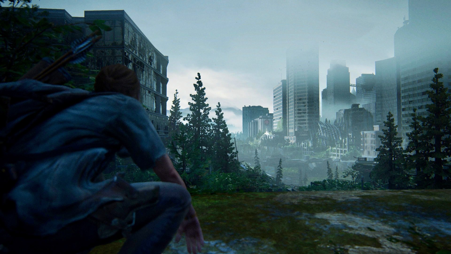 Ellie from The Last of Us Part II crouches on a rooftop overlooking a misty, overgrown cityscape in this 4K Ultra HD PC desktop wallpaper.