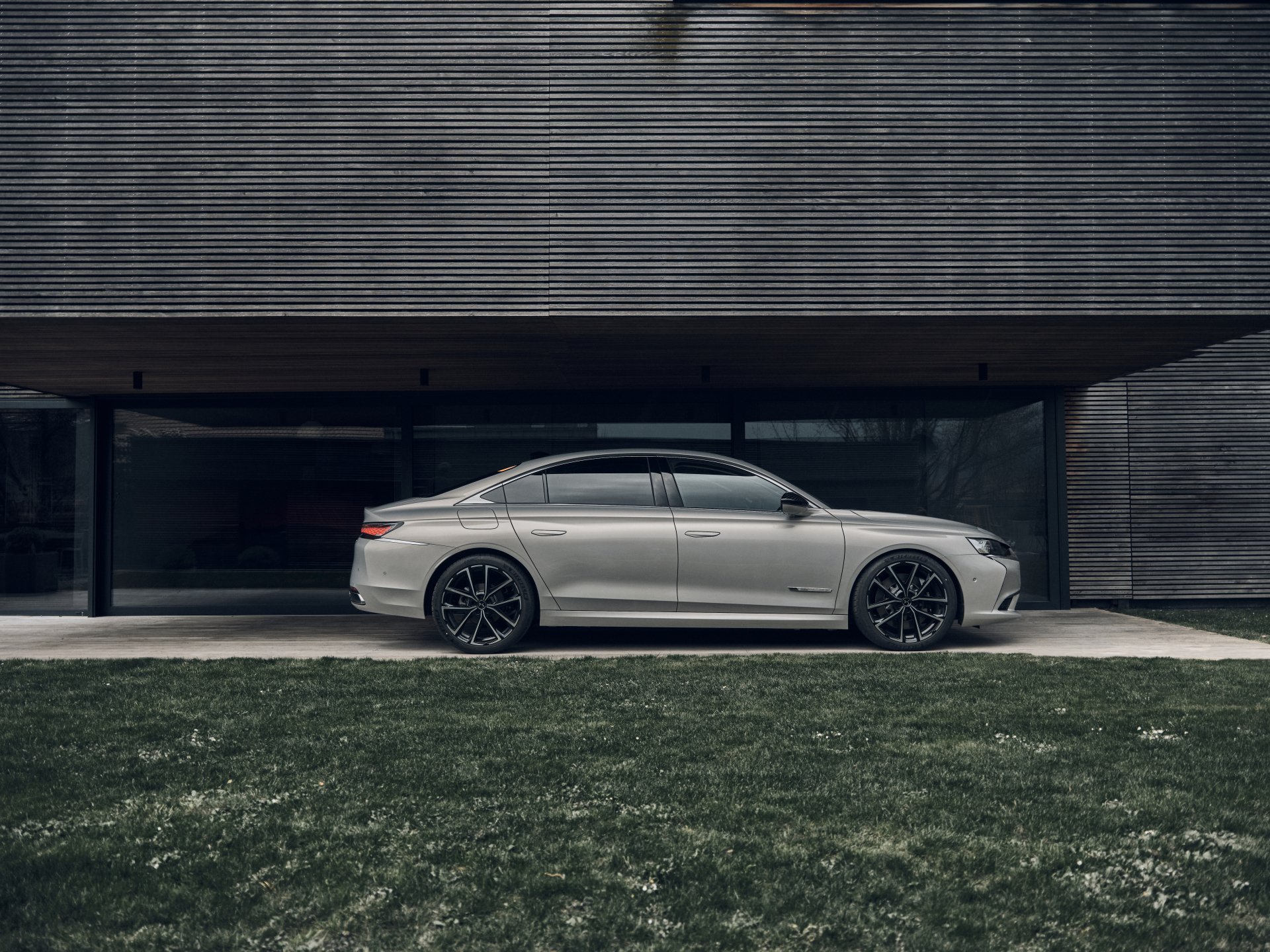 Download Vehicle DS 9 8k Ultra HD Wallpaper