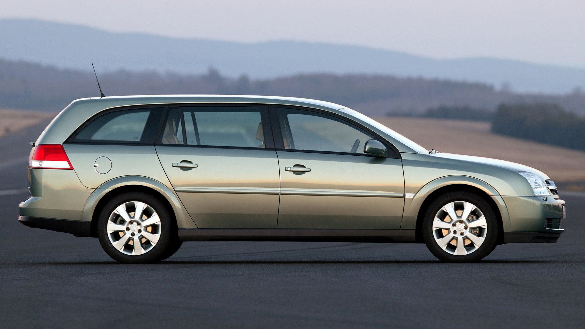 Download Station Wagon Vehicle Opel Vectra Caravan HD Wallpaper