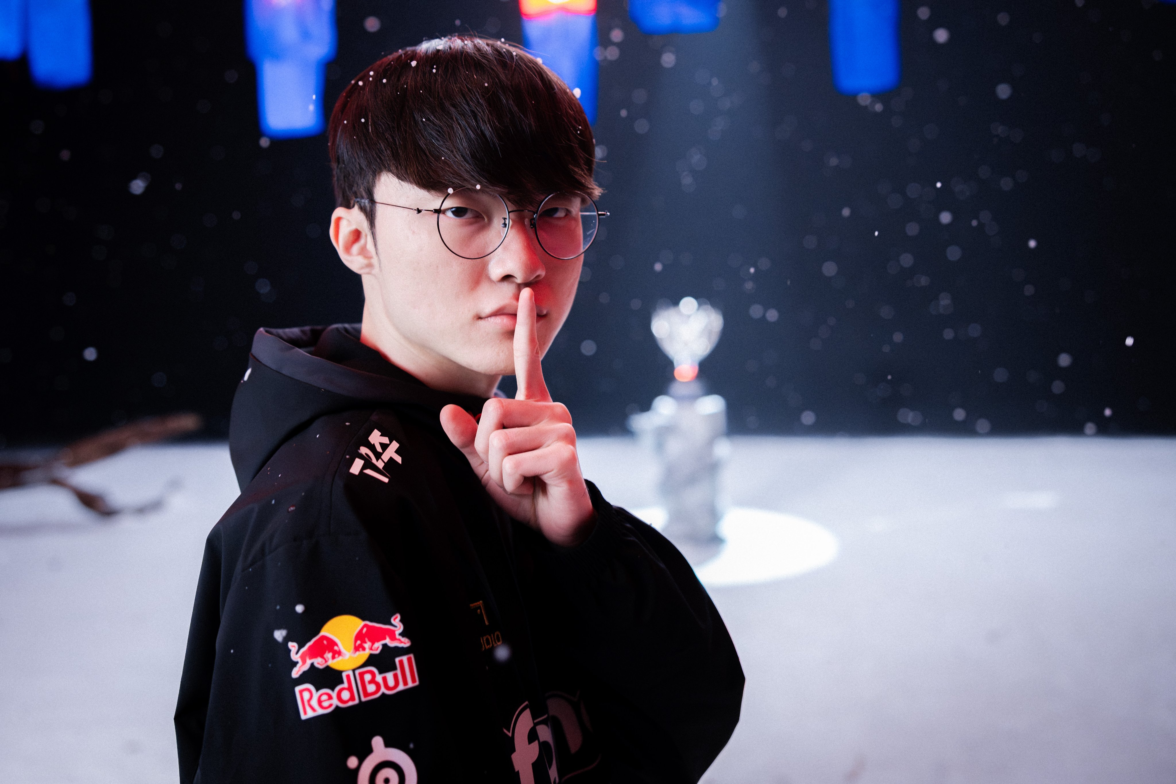 T1 Esports Pro Gamer with Trophy - HD Faker Wallpaper