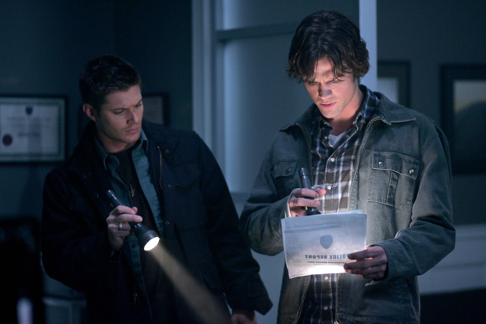 HD desktop wallpaper featuring Jared Padalecki as Sam Winchester and Jensen Ackles as Dean Winchester from the TV show Supernatural.