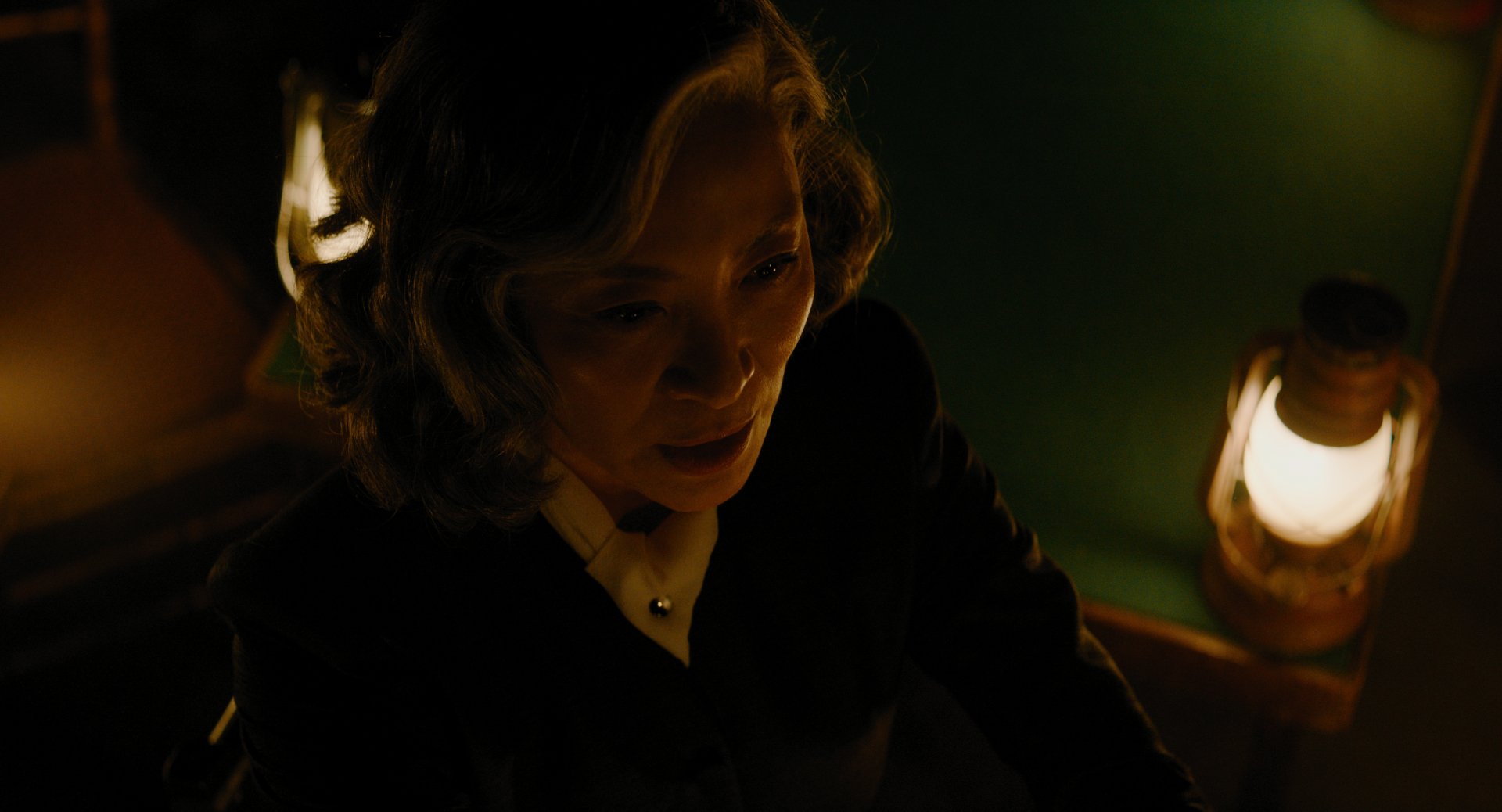 Download Michelle Yeoh Lamp Light Dark Night 4k Ultra HD Wallpaper