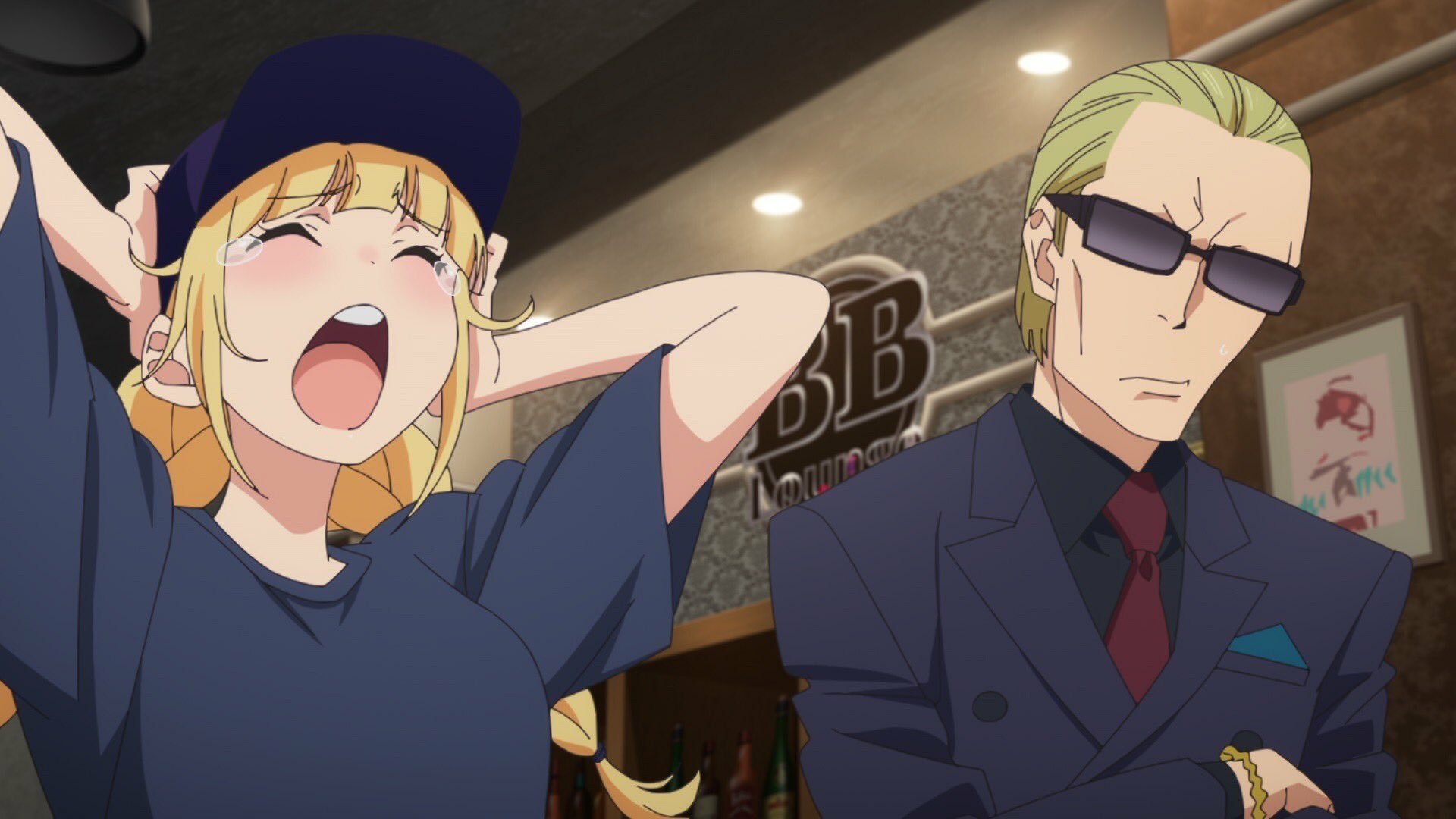 Eiko Tsukimi from Ya Boy Kongming! energetically expresses herself alongside a calm companion, set against a vibrant bar background in this HD anime wallpaper.