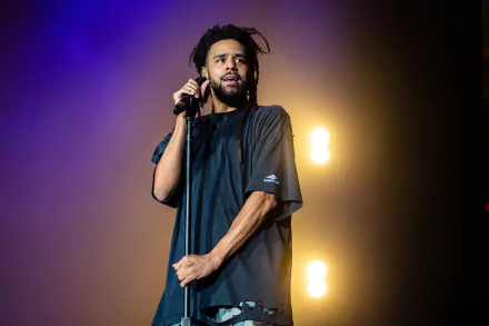 HD desktop wallpaper featuring a hip-hop artist performing on stage, tagged with music and rapper themes.