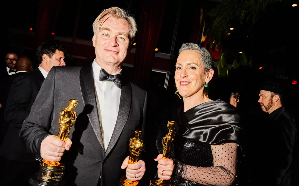 HD wallpaper featuring two smiling figures at the Academy Awards, each holding an Oscar statuette, conveying the glamour of the event, with tags for the Oscars and a notable director.