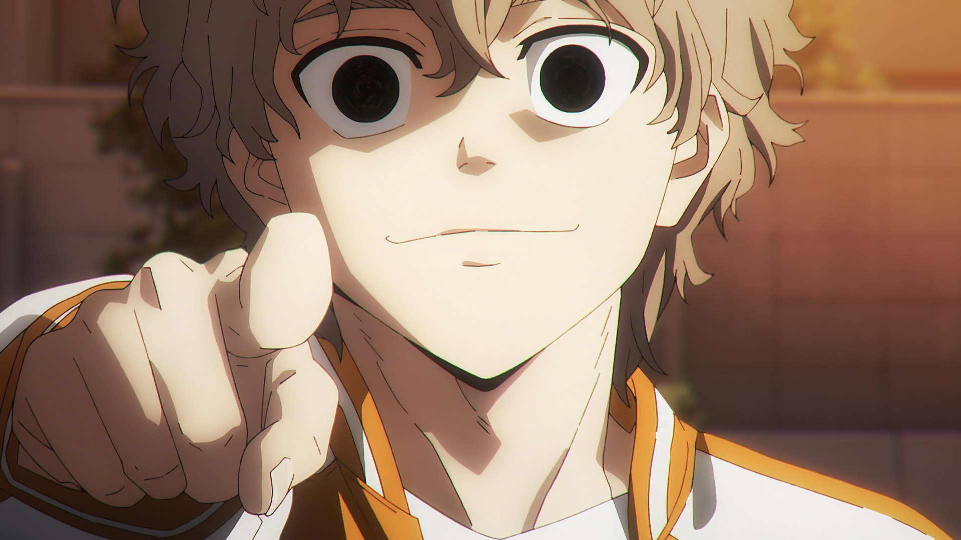 HD desktop wallpaper of Choji Tomiyama from Wind Breaker, featuring a close-up of his smiling face with a sunlit background.