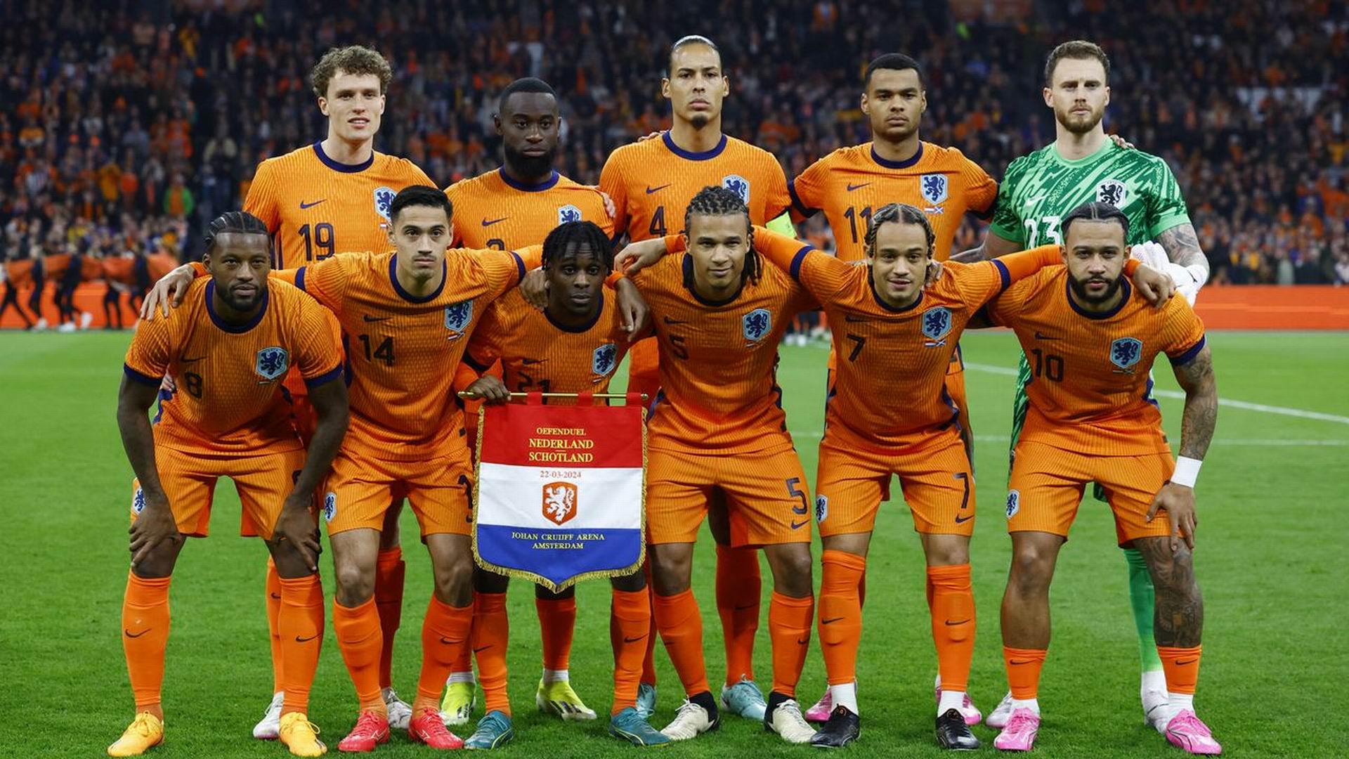 Download Netherlands National Football Team Soccer HD Wallpaper