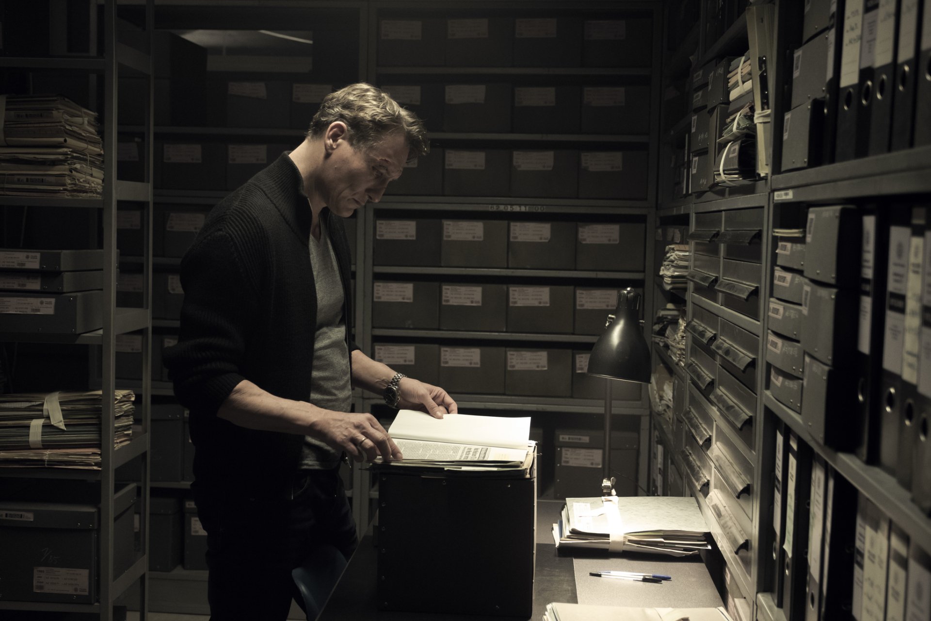 HD wallpaper featuring a scene from the TV show Dark, showcasing Oliver Masucci in a captivating and atmospheric background.