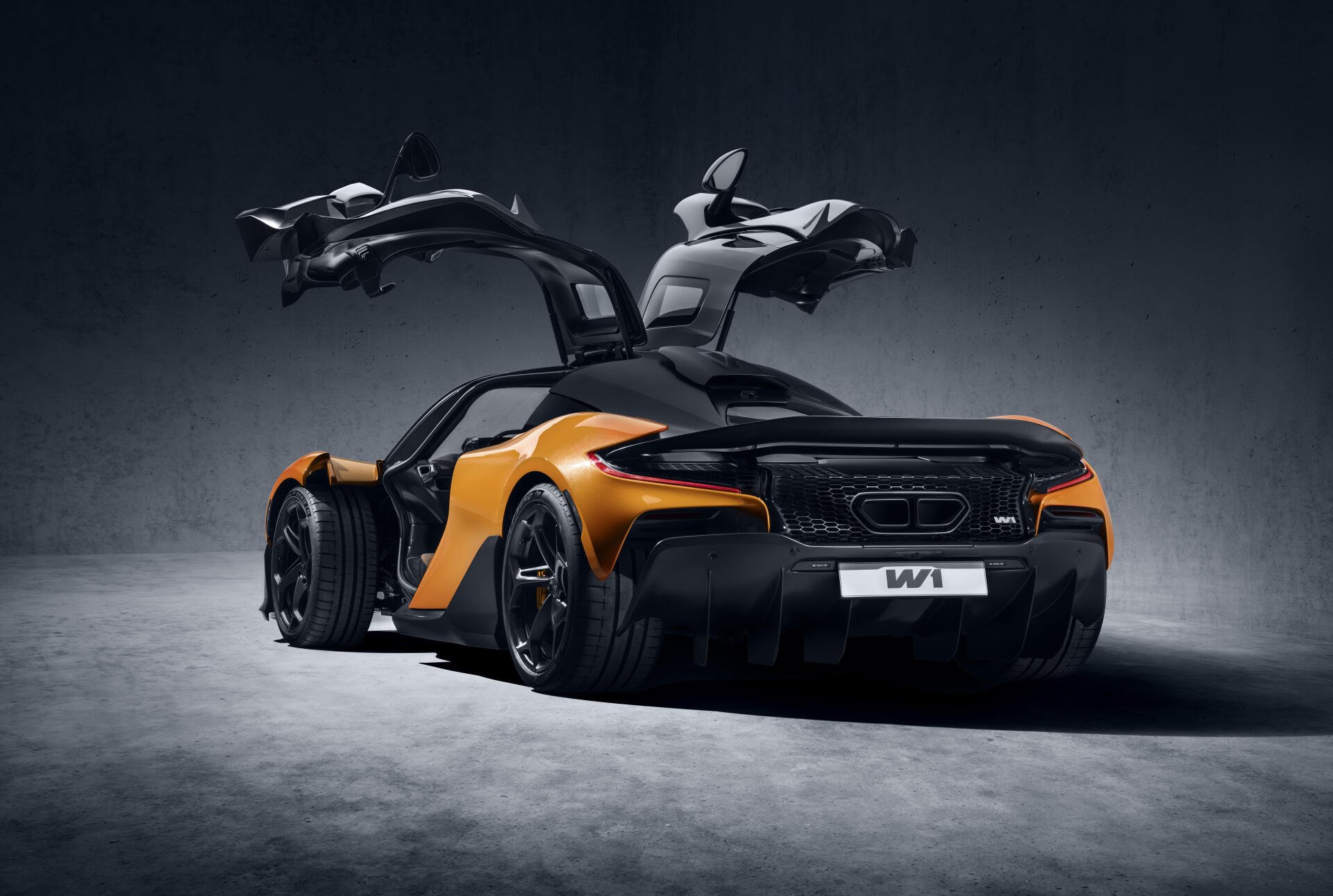 McLaren W1: 8K Ultra HD Wallpaper of Iconic Performance