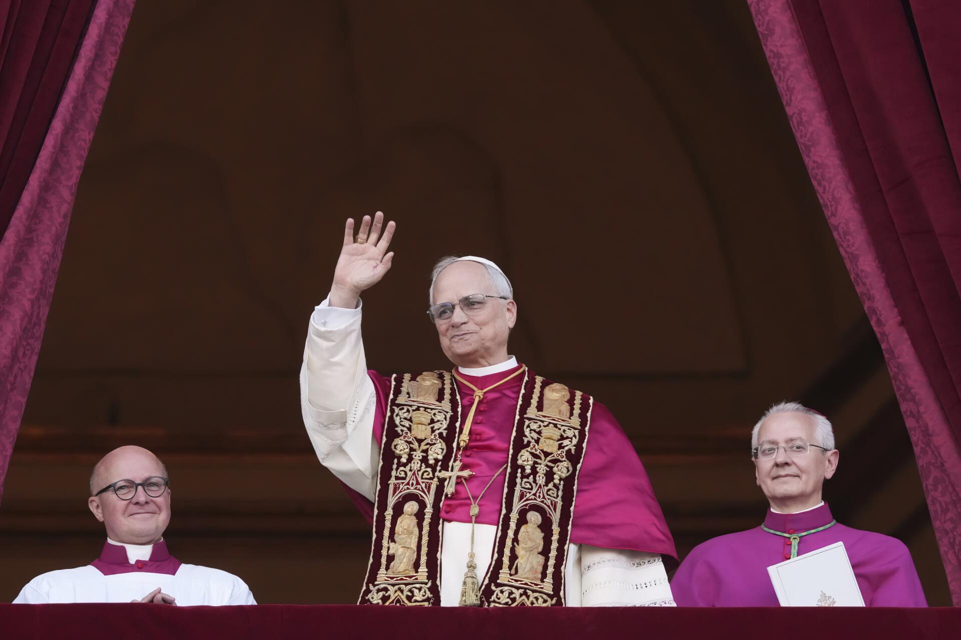HD PC desktop wallpaper featuring Pope Robert Prevost waving from a balcony, flanked by two clerics in ceremonial attire.