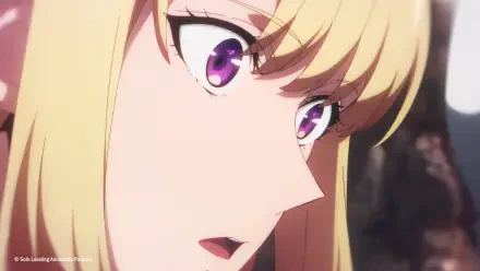 Close-up of Cha Hae-in from Solo Leveling with blonde hair and vivid purple eyes, featured in an HD anime desktop wallpaper.