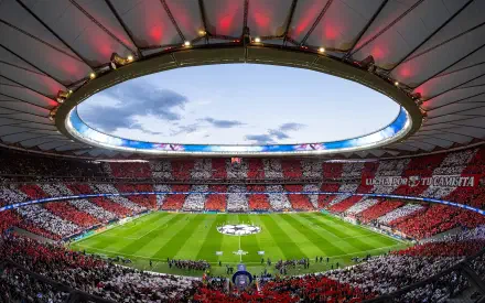 4K Ultra HD PC desktop wallpaper showing Atlético Madrid's packed soccer stadium, red-and-white fan mosaic encircling the UEFA Champions League–marked pitch.