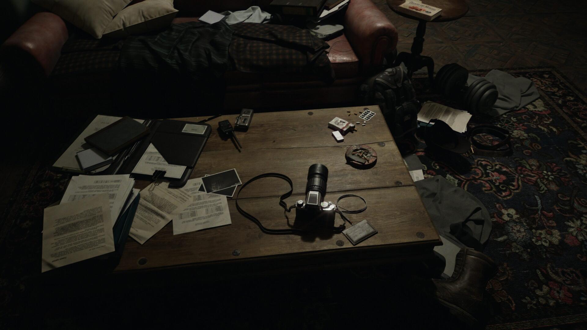 4K Ultra HD PC video game wallpaper: dim living room with a cluttered coffee table — scattered papers, a camera and ashtray — moody scene tied to Resident Evil Veronica (Resident Evil).