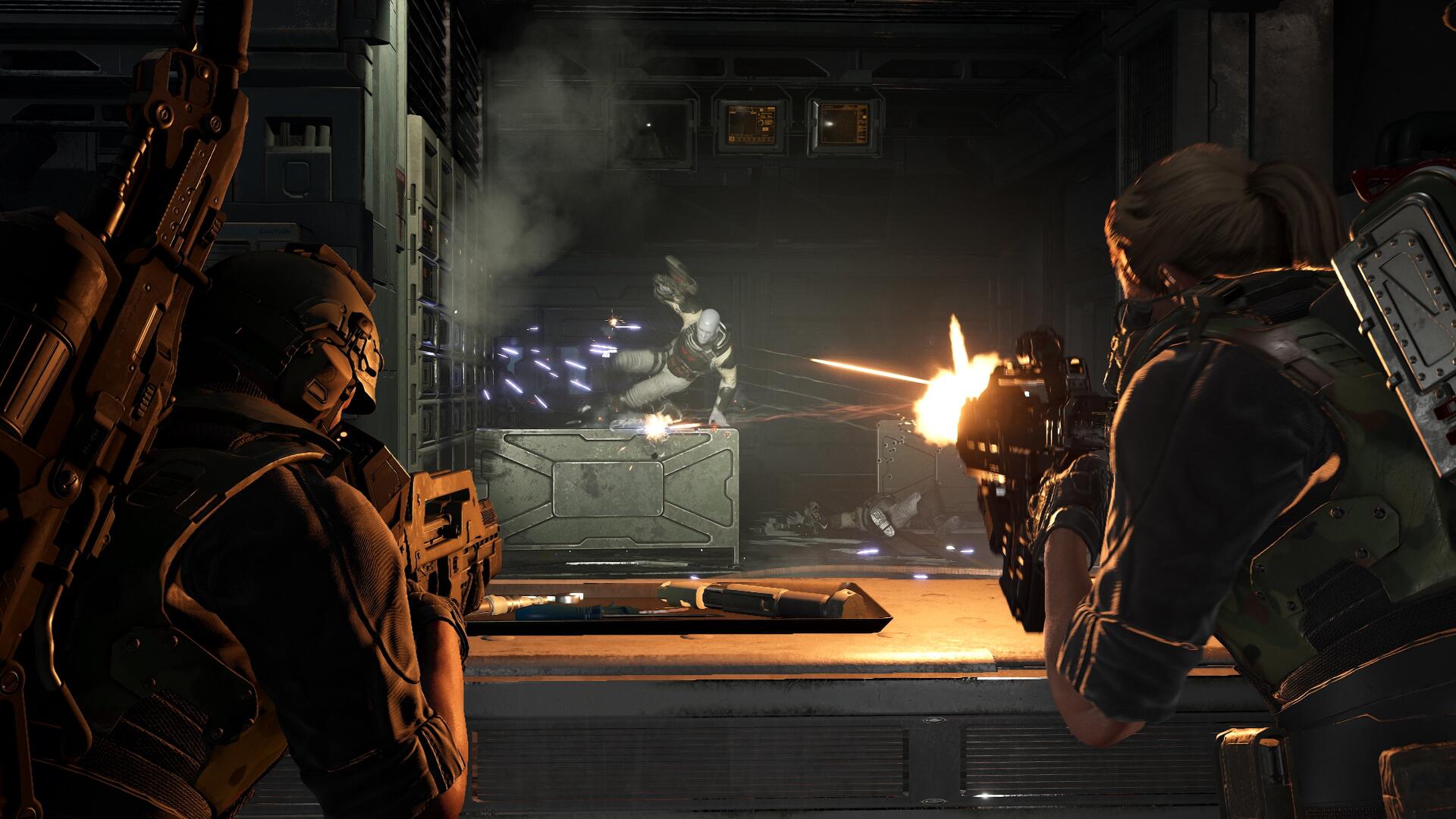4K Ultra HD PC desktop wallpaper from video game Aliens: Fireteam Elite 2 — two armored soldiers shooting guns at an alien across a dim industrial corridor.