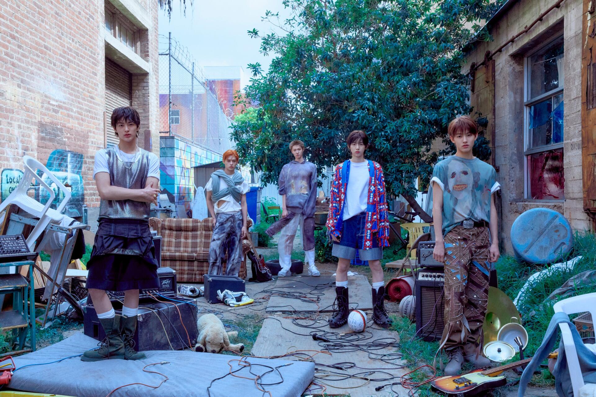 4K Ultra HD PC wallpaper: Cortis — Color Outside the Lines shows a group of young men posing amid a colorful, cluttered alley backdrop.