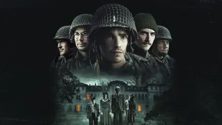 Ghost of War — 4K Ultra HD PC desktop wallpaper and background: five helmeted soldiers loom over a fog-shrouded, haunted manor with ghostly figures at the gate and dim orange windows.