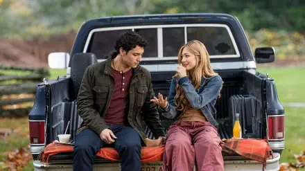 4K Ultra HD PC wallpaper: a couple sitting on a pickup truck tailgate, tagged Crew Girl and Netflix, sharing a quiet moment outdoors.