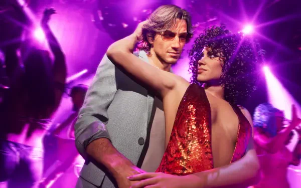 Grand Theft Auto VI video game 4K Ultra HD PC wallpaper: stylish couple dancing under purple neon club lights, crowded dance floor and glossy Grand Theft Auto atmosphere.