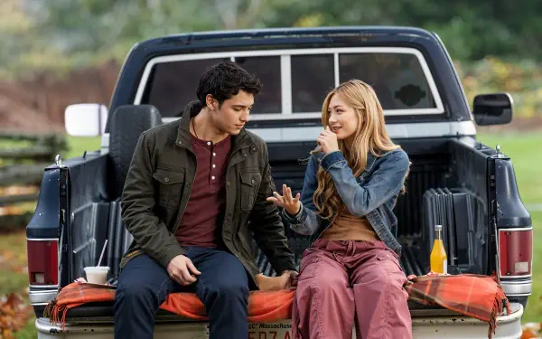 4K Ultra HD PC wallpaper: a couple sitting on a pickup truck tailgate, tagged Crew Girl and Netflix, sharing a quiet moment outdoors.