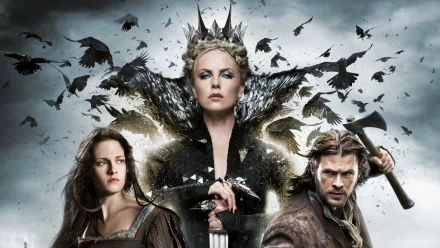 HD wallpaper featuring Charlize Theron as the queen, Kristen Stewart as Snow White, and Chris Hemsworth as the huntsman from the movie Snow White and the Huntsman.