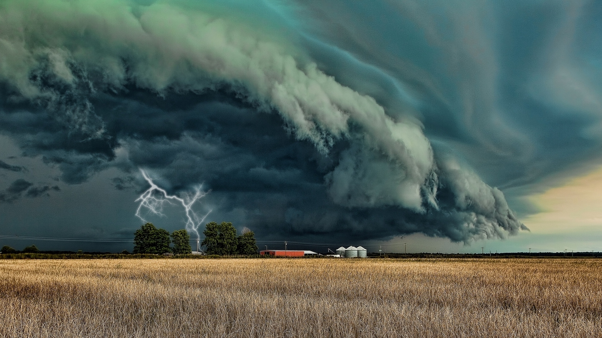 Storm thunderstorm supercell tornado lightning mothership large over storms kansas fields small june chasing episode beautiful met pic