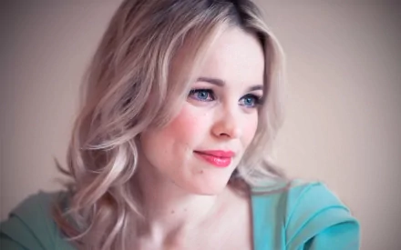 Rachel McAdams is captured in this HD desktop wallpaper, showcasing her serene expression and stylish appearance. A beautiful background for any screen.