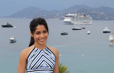 Celebrity Freida Pinto HD Desktop Wallpaper | Background Image