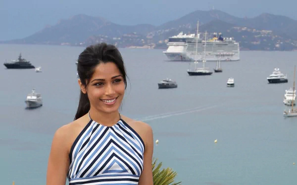 Celebrity Freida Pinto HD Desktop Wallpaper | Background Image