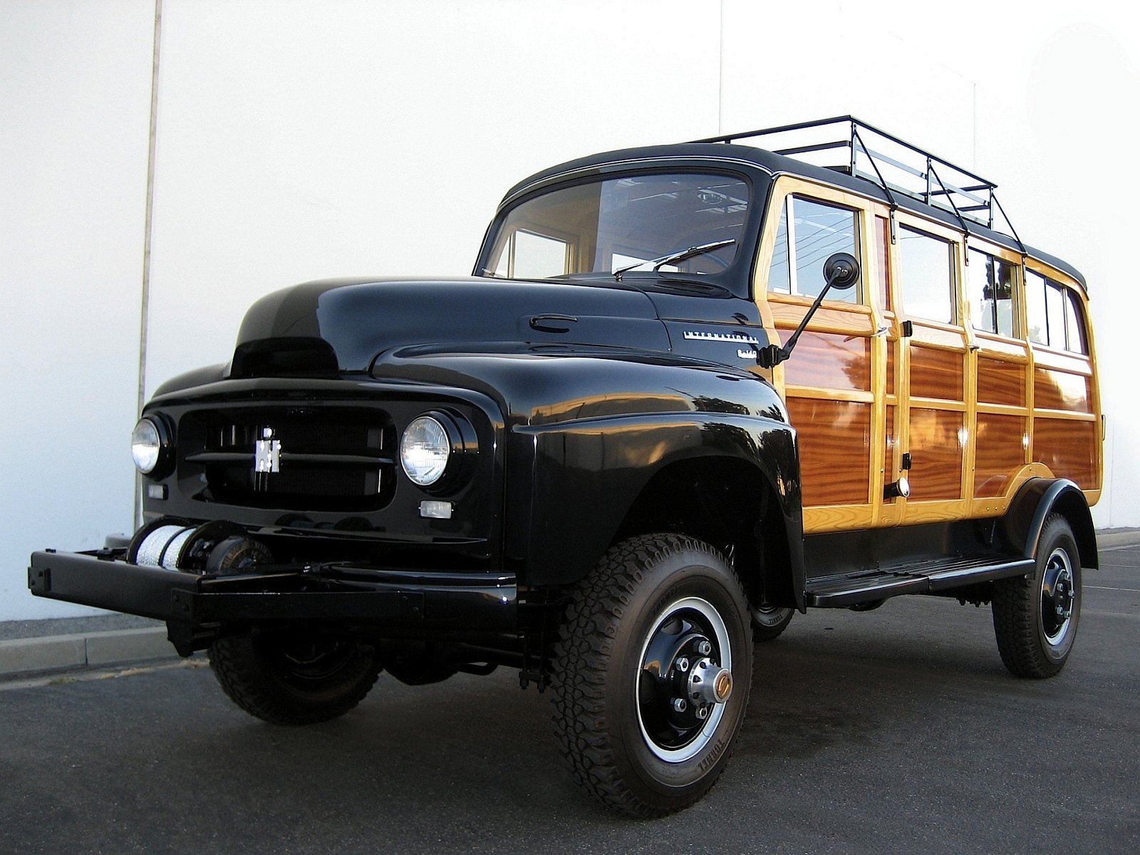 Download Vehicle International Wallpaper