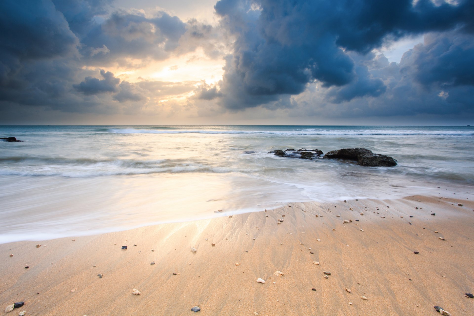 Serene Beachscape: Stunning HD Nature Wallpaper | 2048x1365 | Wallpaper ...