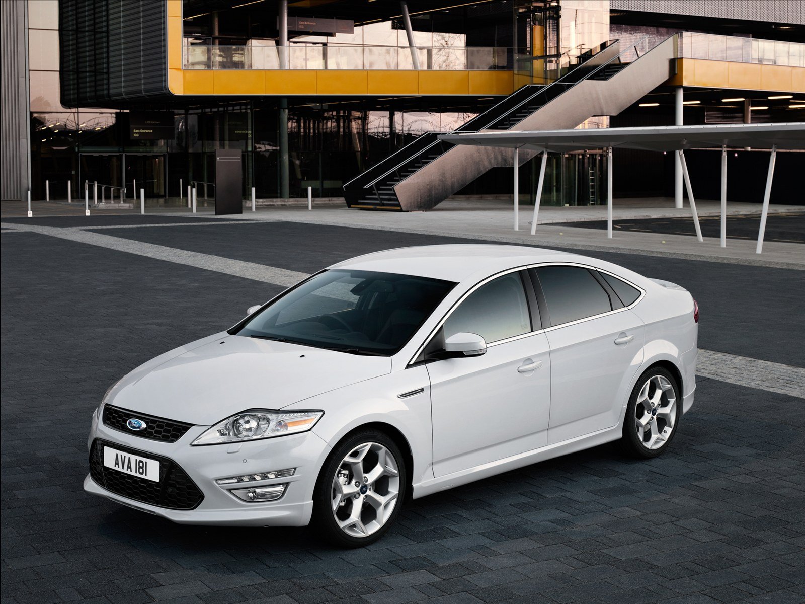 Download Vehicle Ford Mondeo Wallpaper