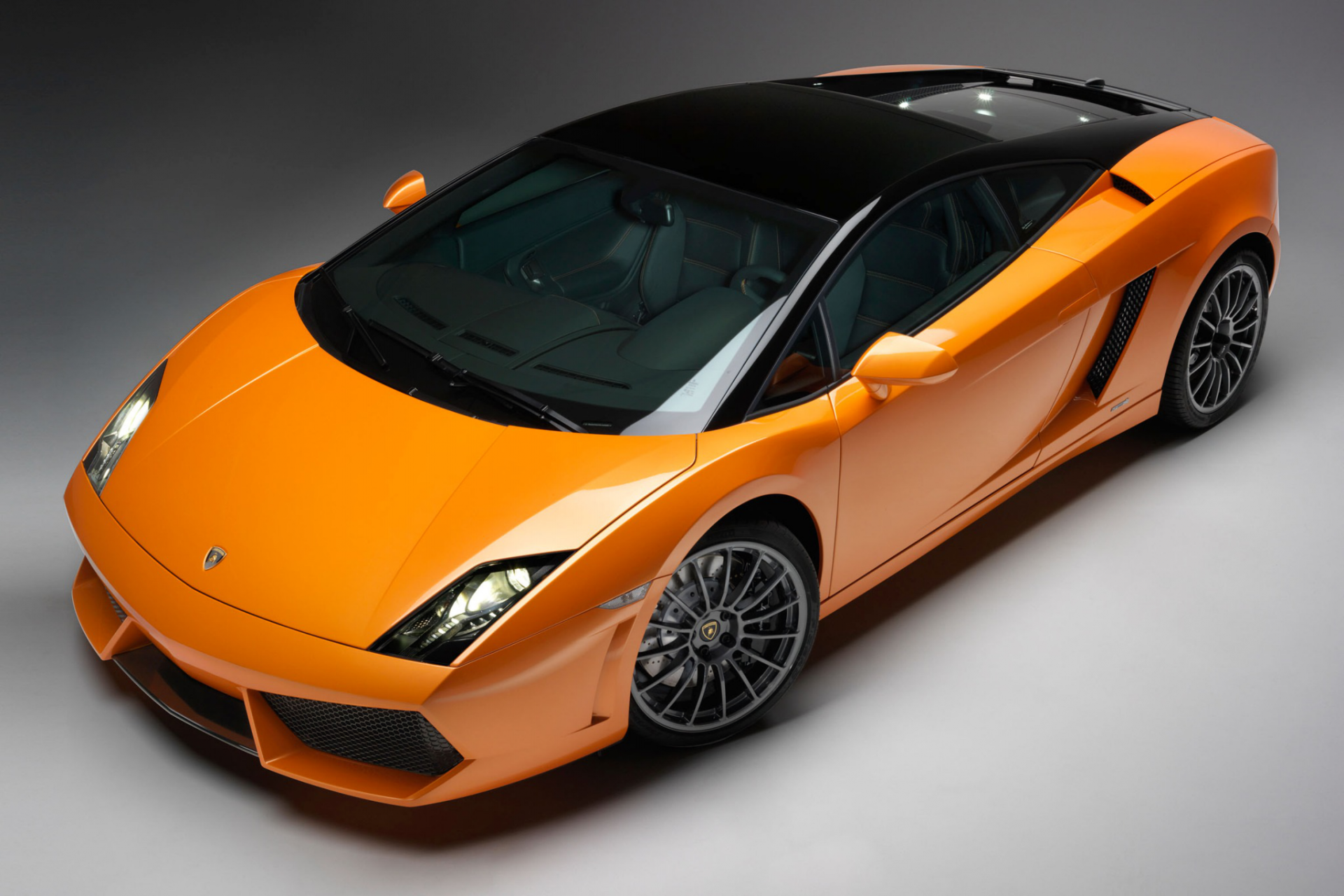 HD desktop wallpaper featuring a sleek yellow Lamborghini Gallardo sports car against a dark gray background.