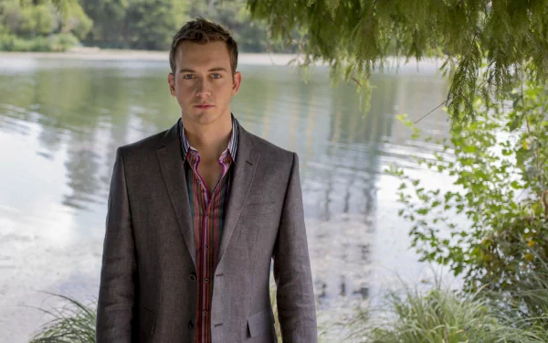 Tags: meditz, Reuel, music, piano — 4K Ultra HD PC desktop wallpaper: young man in a blazer stands by a calm lakeside beneath overhanging trees.