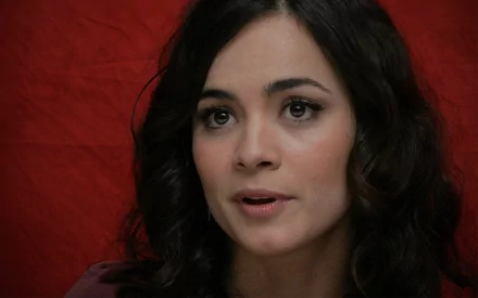 Celebrity Alice Braga HD Desktop Wallpaper | Background Image