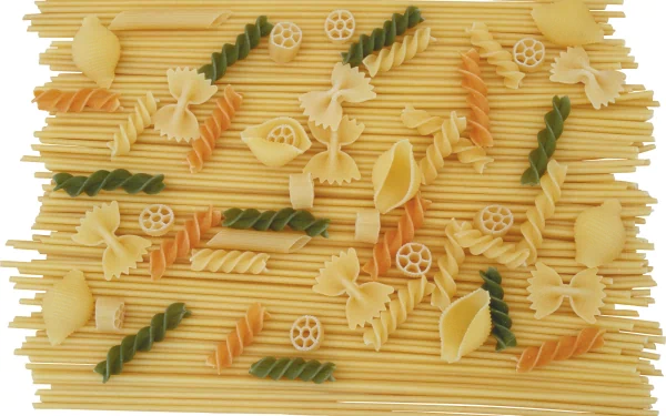HD desktop wallpaper featuring an arrangement of various pasta types, including spaghetti, fusilli, farfalle, and conchiglie, creating a colorful food-themed background.
