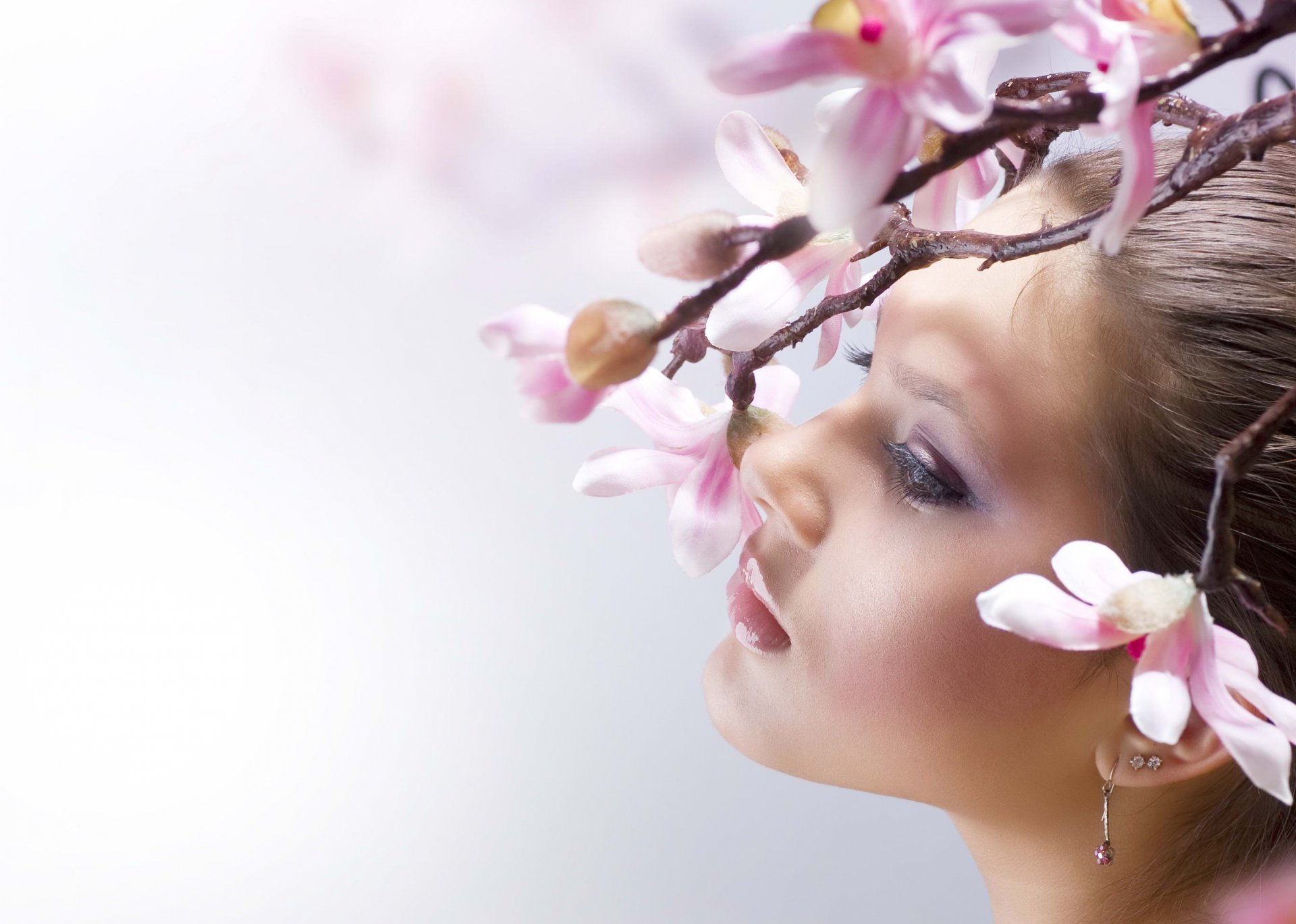 Download Woman Face HD Wallpaper