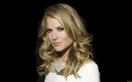 HD PC desktop wallpaper featuring celebrity Ali Larter with loose blonde curls, wearing a white top and a statement necklace against a plain background.