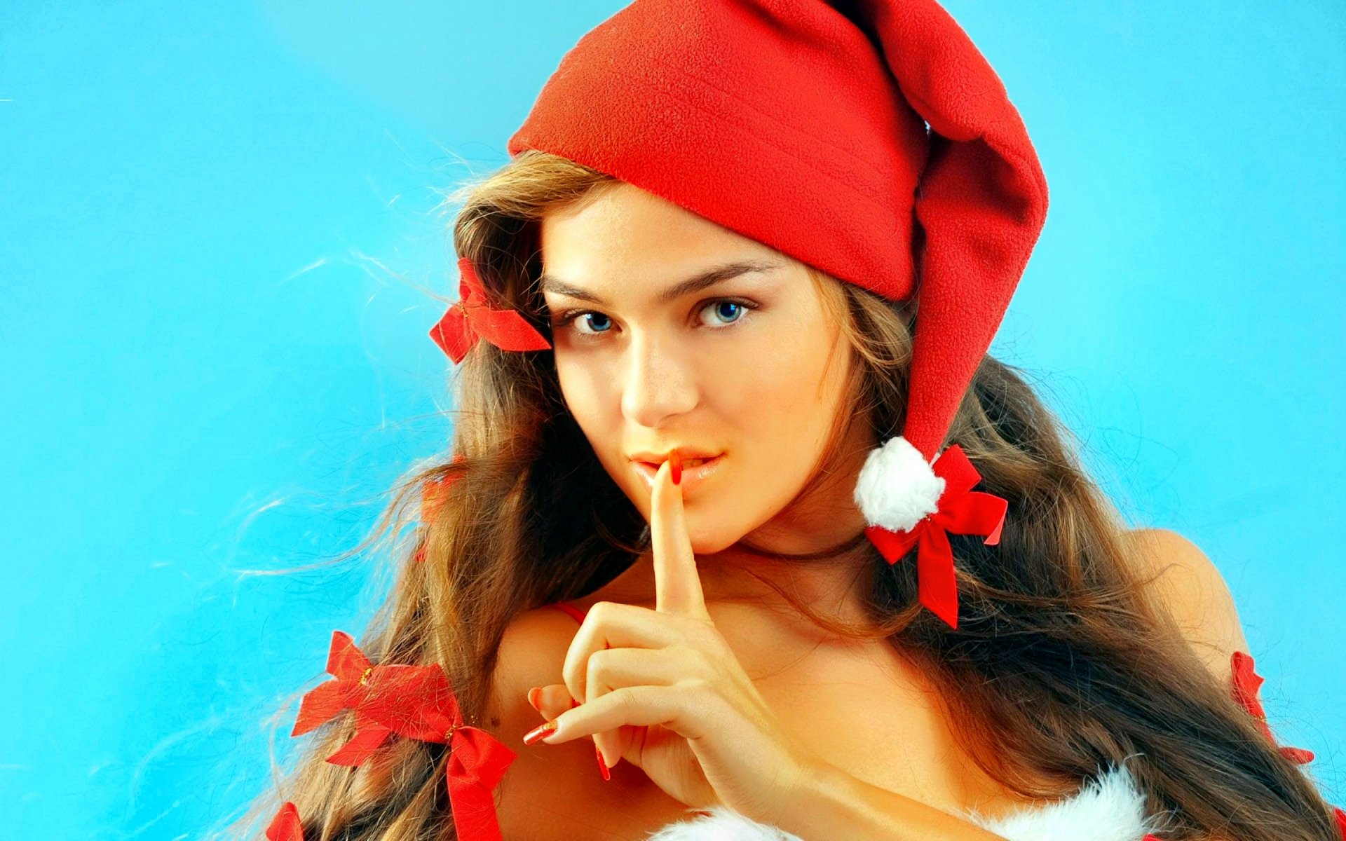 Download Blue Eyes Brunette Santa Hat Holiday Christmas Hd Wallpaper 