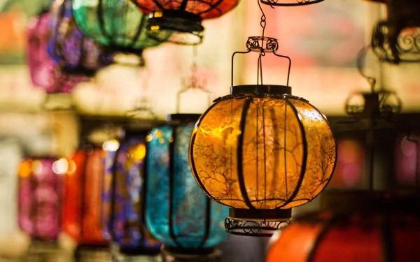 HD PC desktop wallpaper featuring colorful man-made lanterns hanging closely together, illuminating a warm and vibrant scene.
