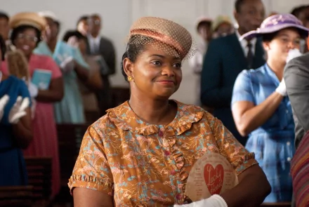 HD desktop wallpaper from The Help featuring a smiling woman in a church, surrounded by applauding congregants.